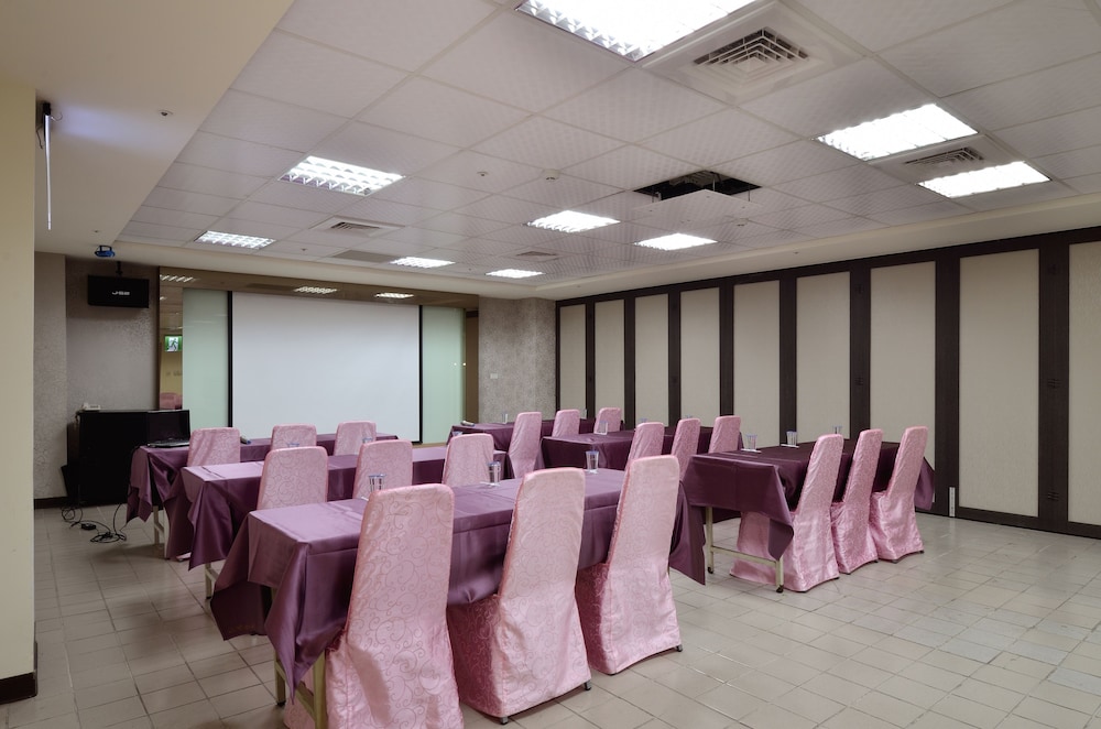 EVER DELIGHTFUL BUSINESS HOTEL 58/61