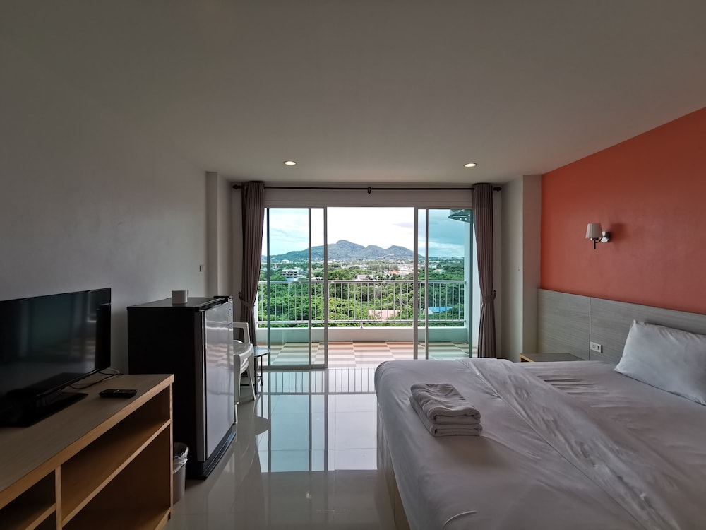 The Base Hua Hin 6/24