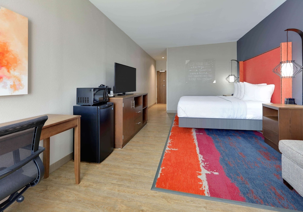 La Quinta Inn & Suites By Wyndham Lakeway 21/44