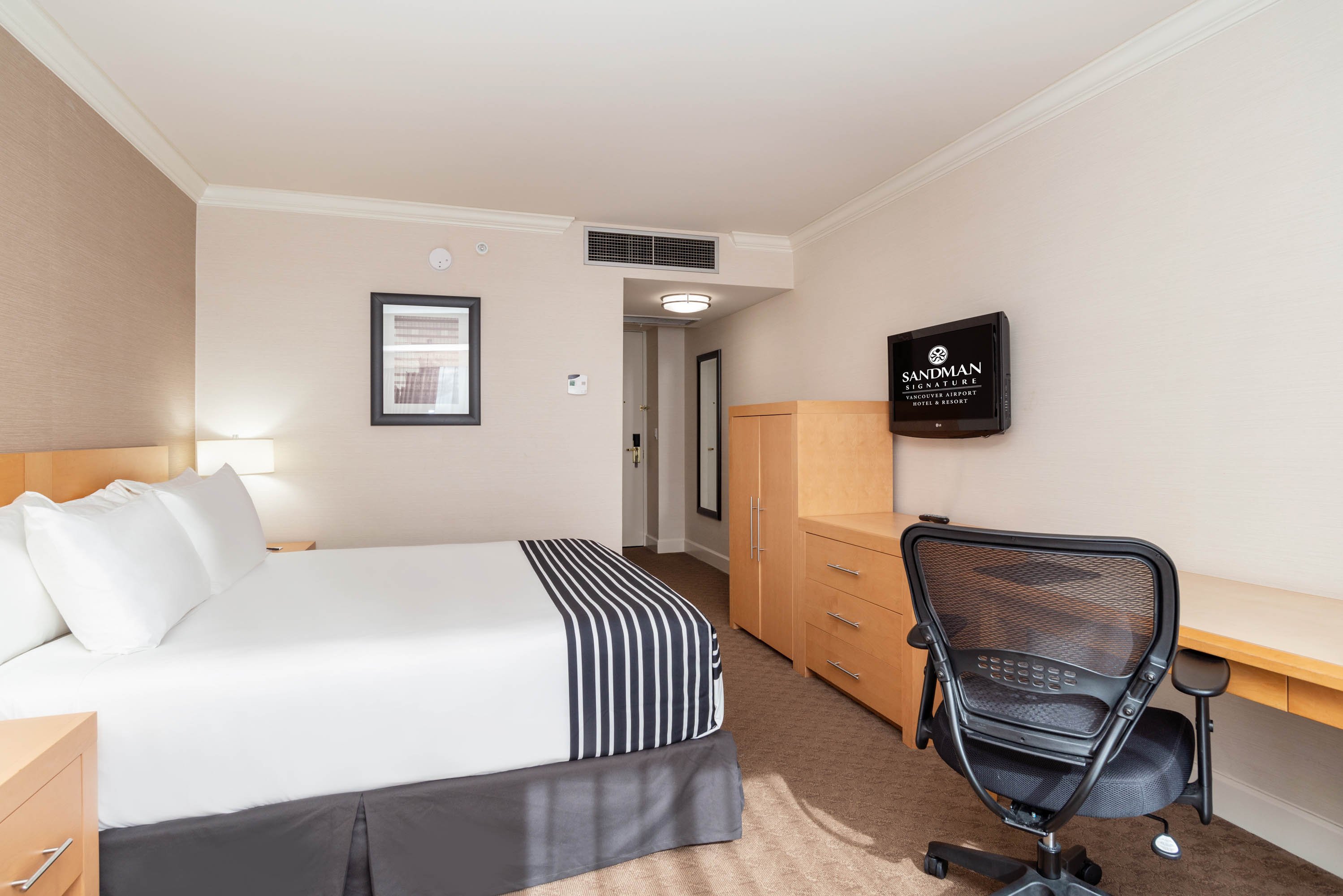 Sandman Signature Vancouver Airport Hotel 30/77