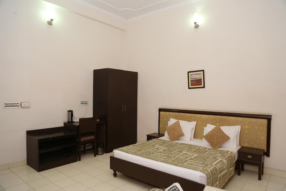 GULMOHAR SARISKA RESORT 11/45