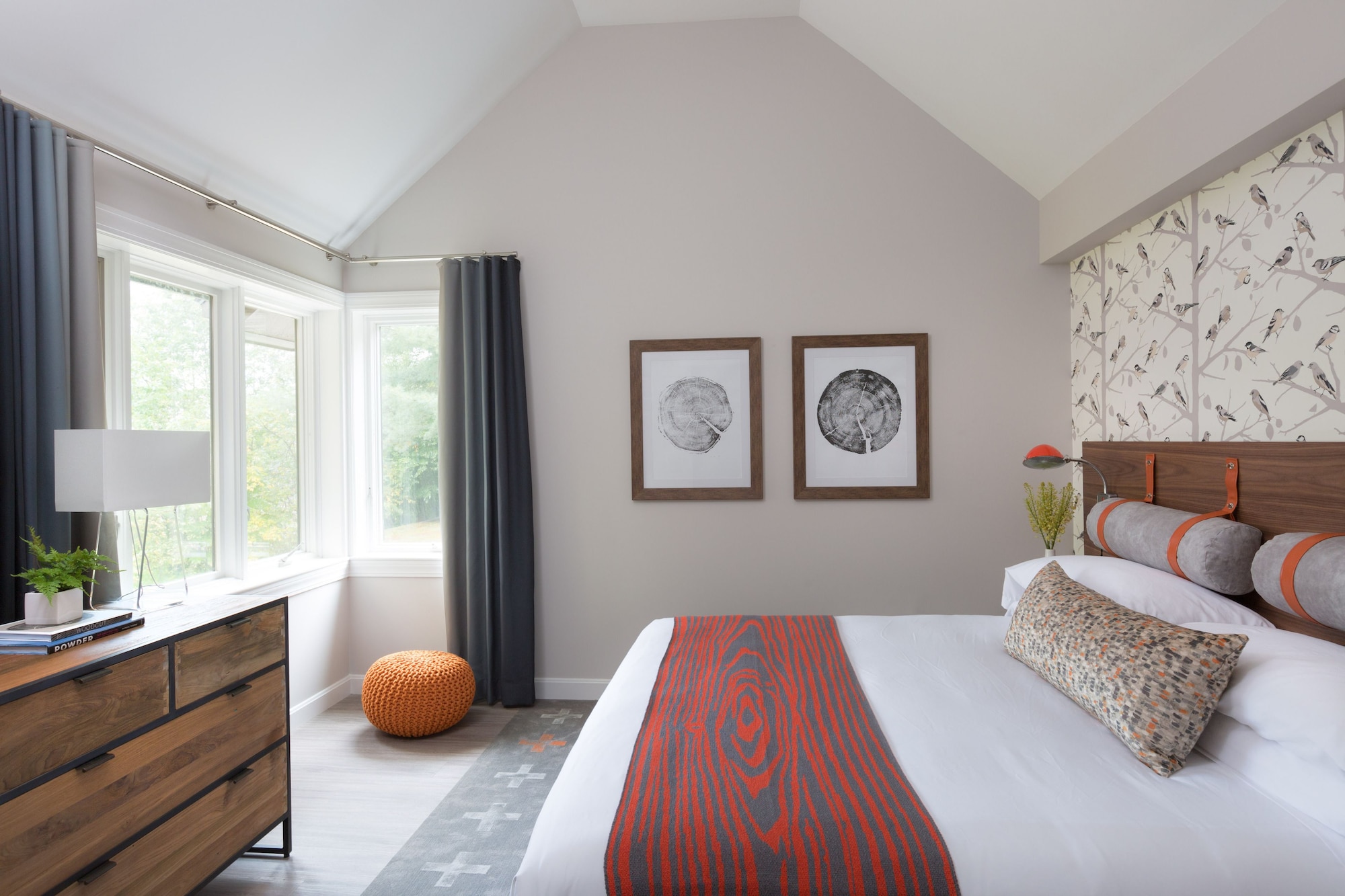 Lodge, King Bed