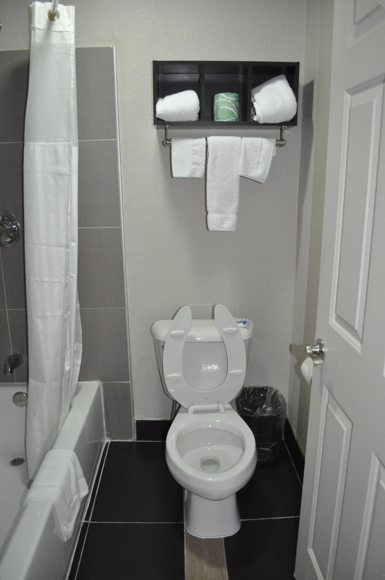 Downtown Suites Dallas 17/20