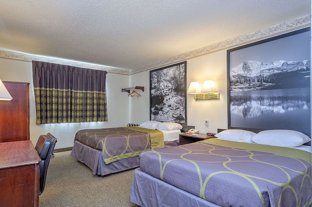 Super 8 by Wyndham Colorado Springs/Chestnut Street 13/29