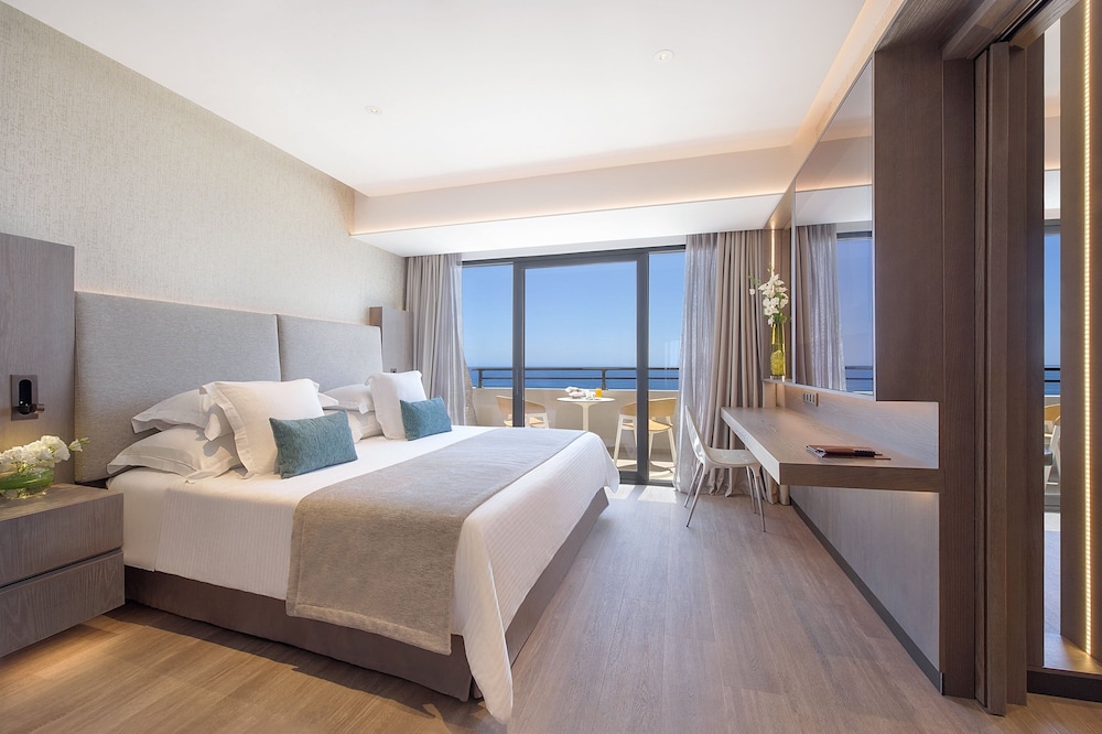 LUXURY, SUITE
