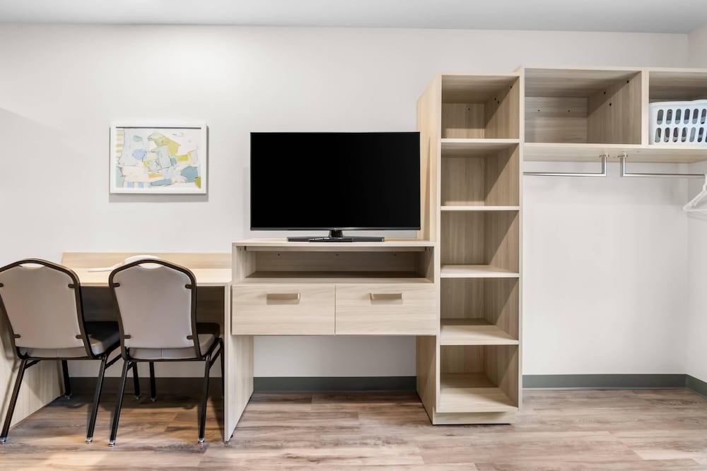 WoodSpring Suites Elkhart 43/60