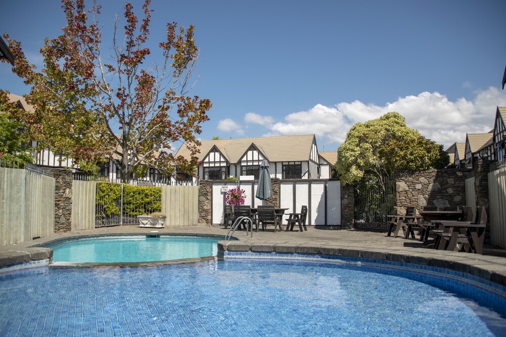 Scenic Hotel Cotswold 66/69