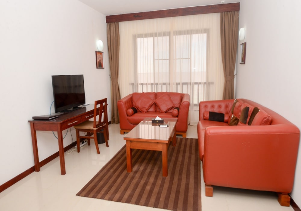 Raphael's Hotel 16/32