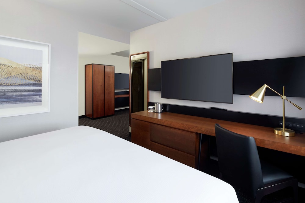 Doubletree by Hilton Montreal Airport 10/44