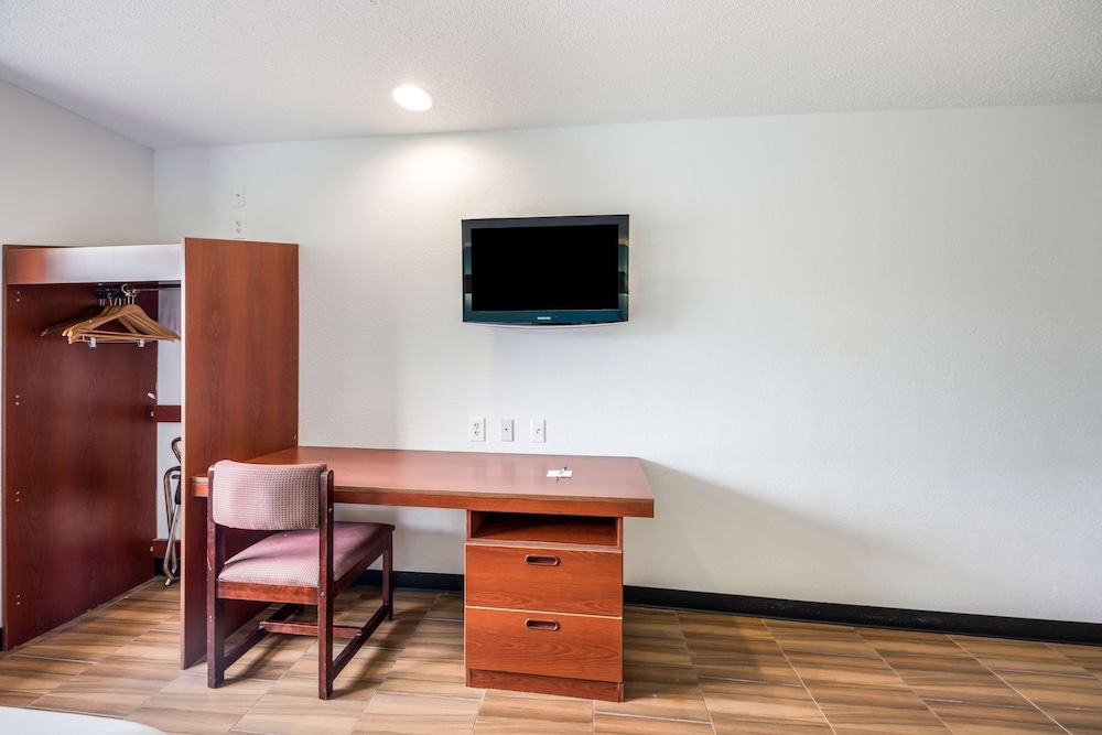 Golden Isles Inn & Suites Brunswick South 34/38