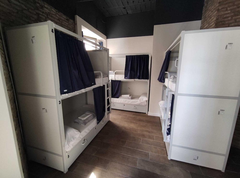Mixed Dorm, 10 Beds, Shared Bathroom