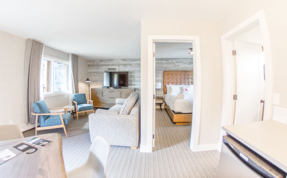 Lamphouse Hotel 29/49