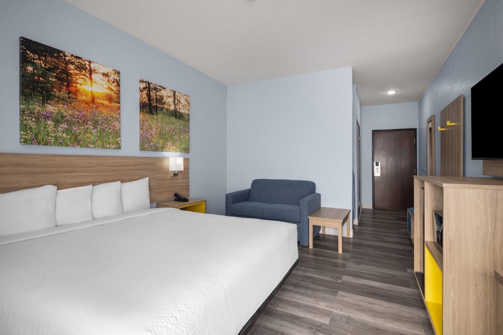 Days Inn by Wyndham Dodge City 12/56