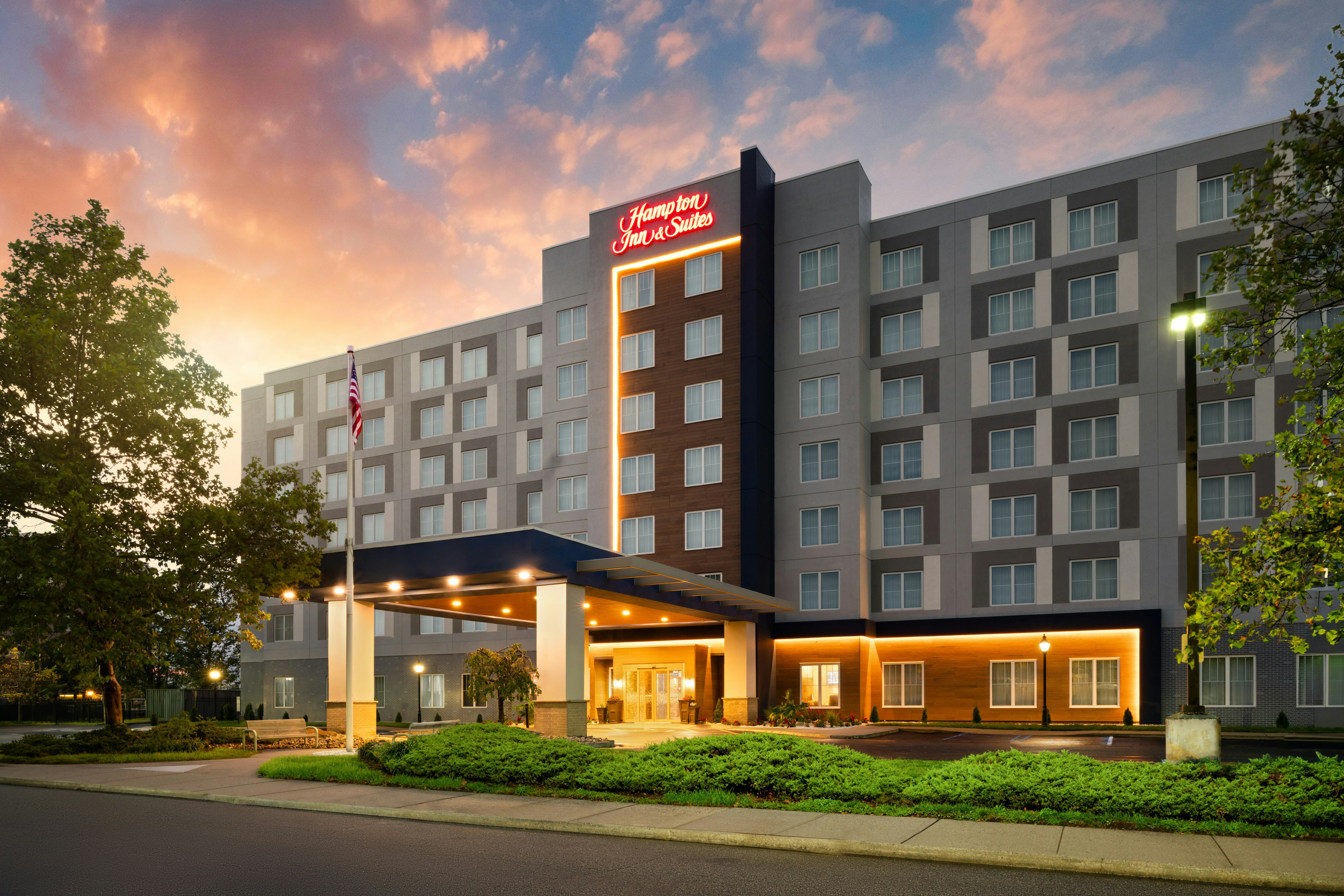 Hampton Inn and Suites Newark Airport Elizabeth in ELIZABETH - NJ