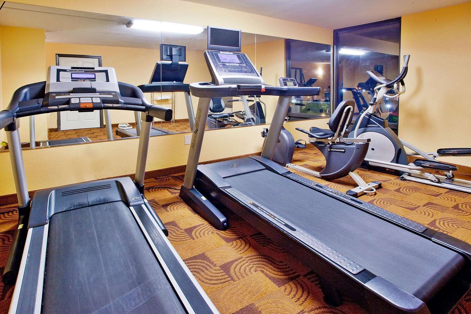 La Quinta Inn & Suites by Wyndham Memphis Airport Graceland 40/71