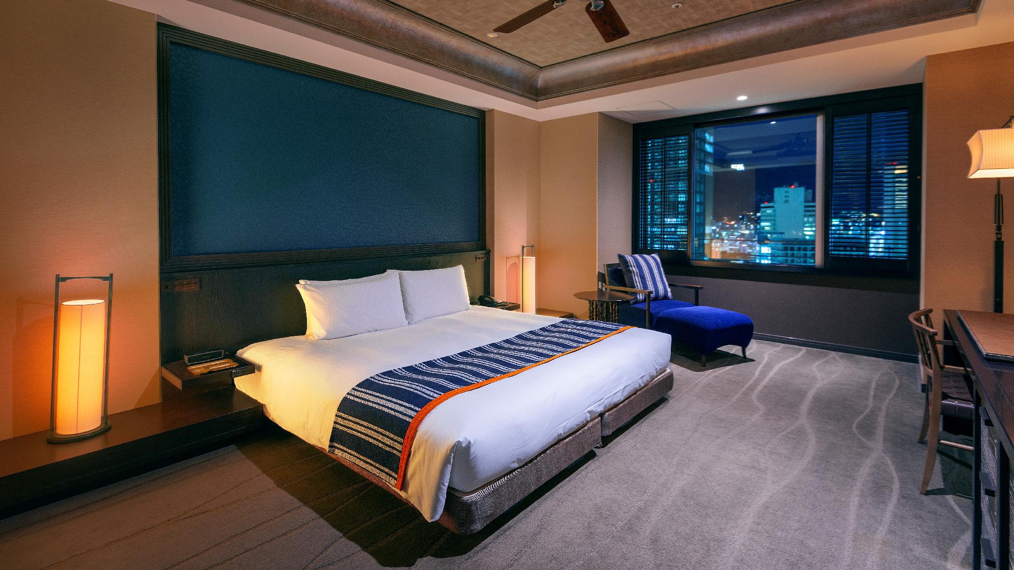 Club, Standard, King Bed, City View, Night View