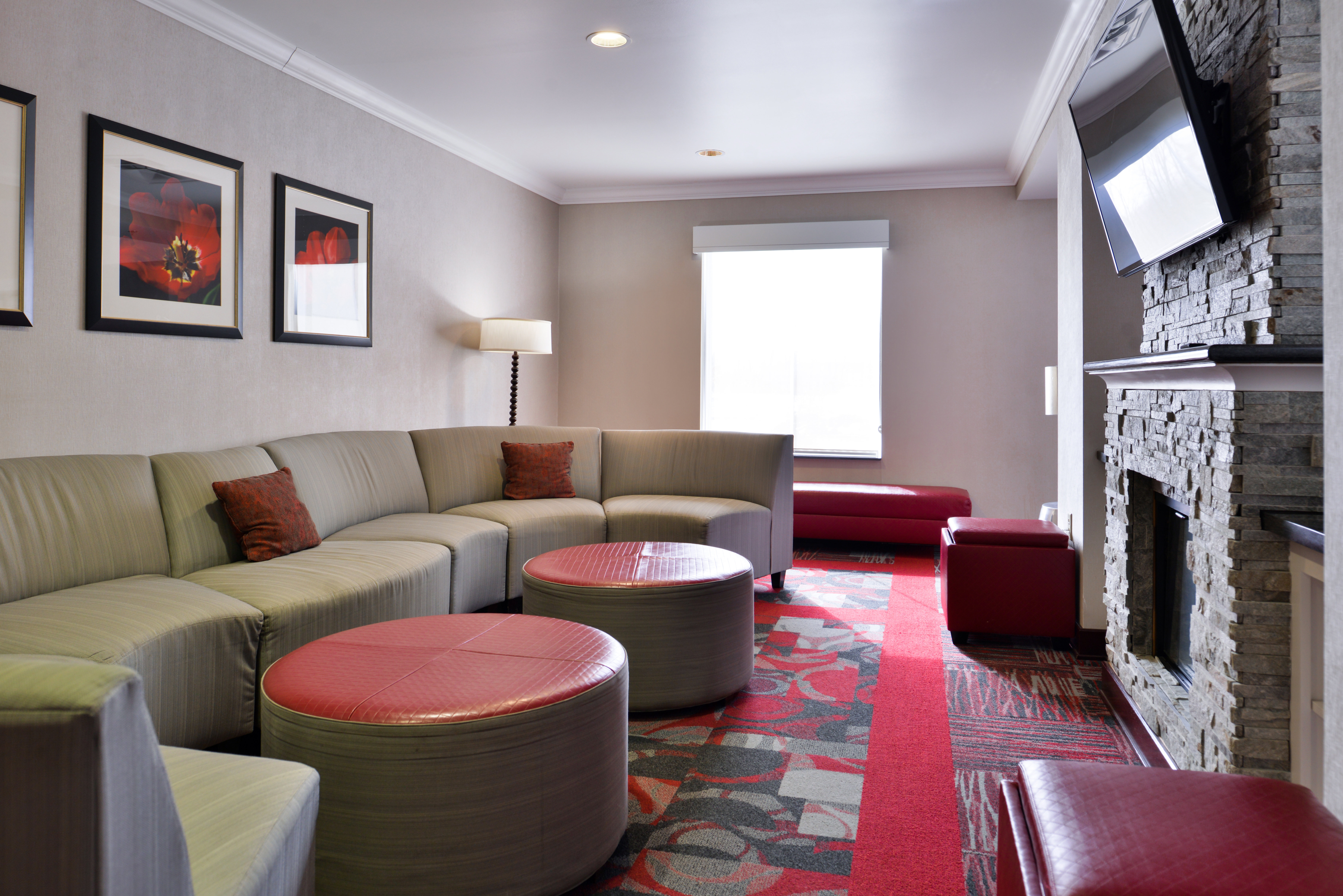 HOLIDAY INN EXPRESS CANANDAIGUA - FINGER LAKES 33/56