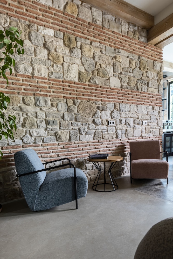 Petrion Hotel 33/50
