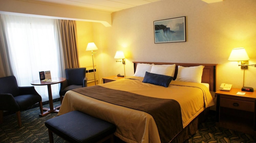 Travelodge by Wyndham Niagara Falls at the Falls 8/35