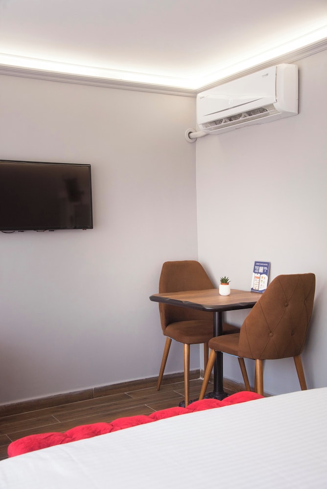 Zendy Suite Hotel 79/88