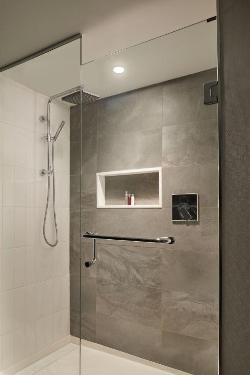 Studio, King Bed, Large, Toronto Marriott City Centre Ex Renaissance Toronto Hotel 2/2