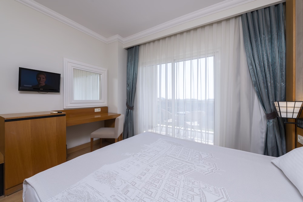 Lake & Riverside Hotel & Spa 12/41