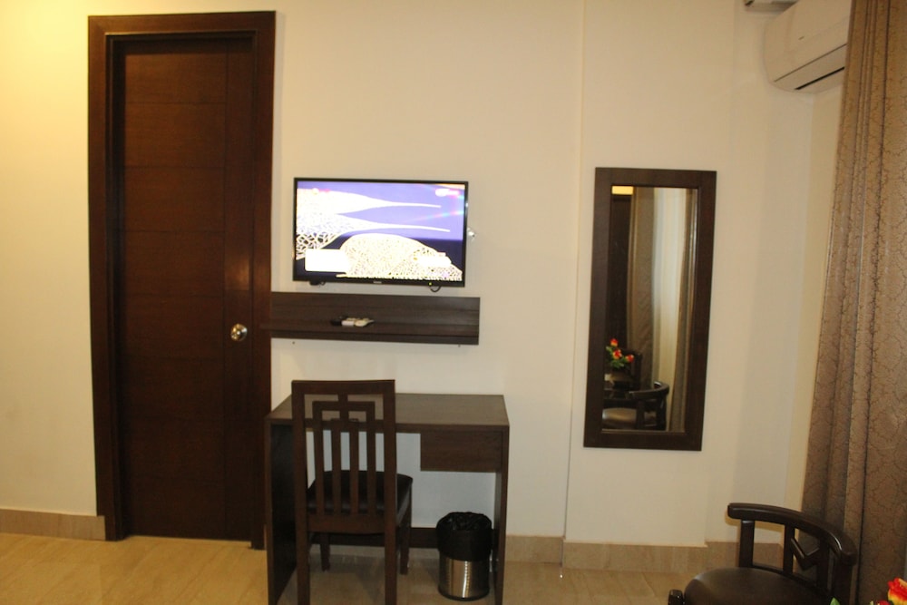 Hotel Holiday Hill 35/50