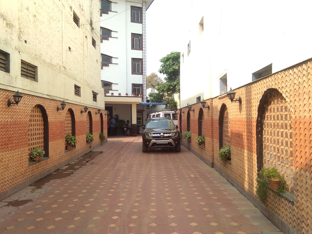 HOTEL NAHAR MANCHESTER INN 37/42