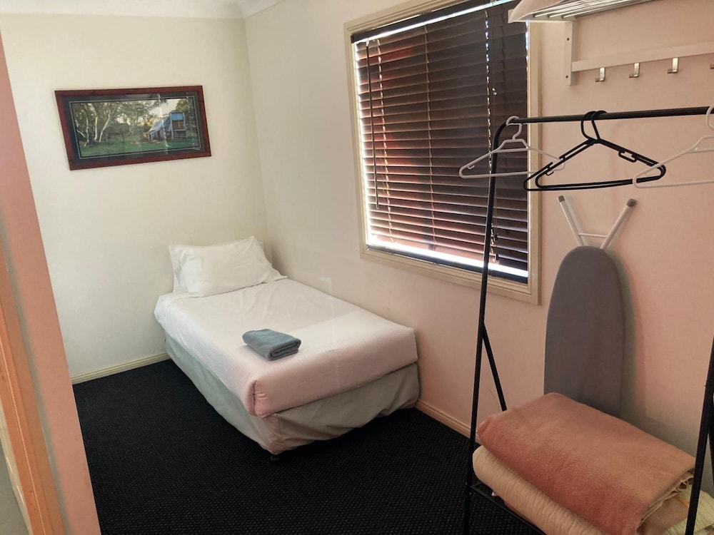 Across Country Motel And Serviced Apartments 34/35