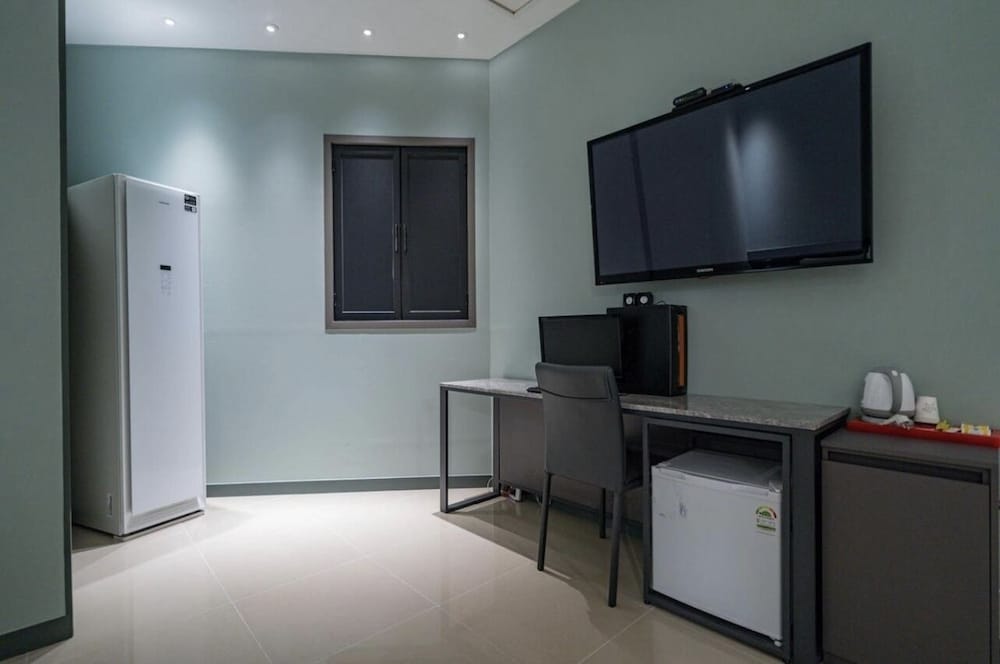 Suwon Station Myeongjak Hotel 41/57
