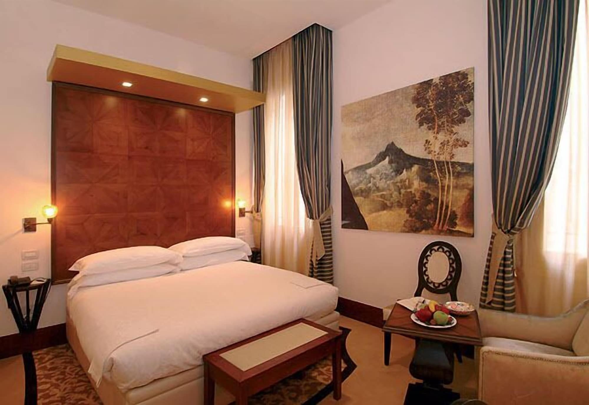 ROOM, DOUBLE BED, GRAND CANAL VIEW
