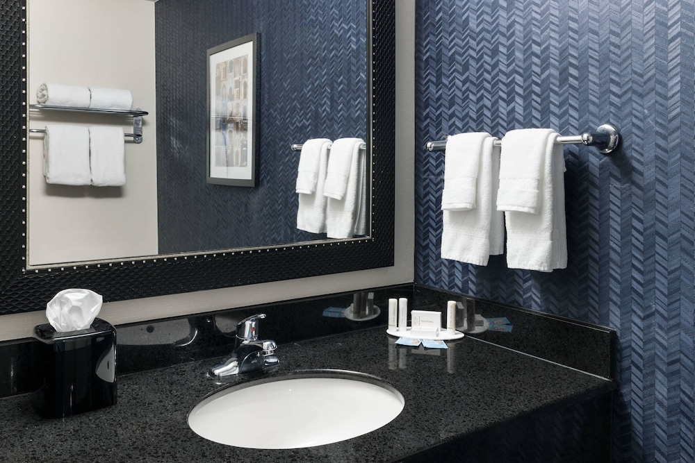Fairfield Inn Suites South Bend At Notre Dame 12/34