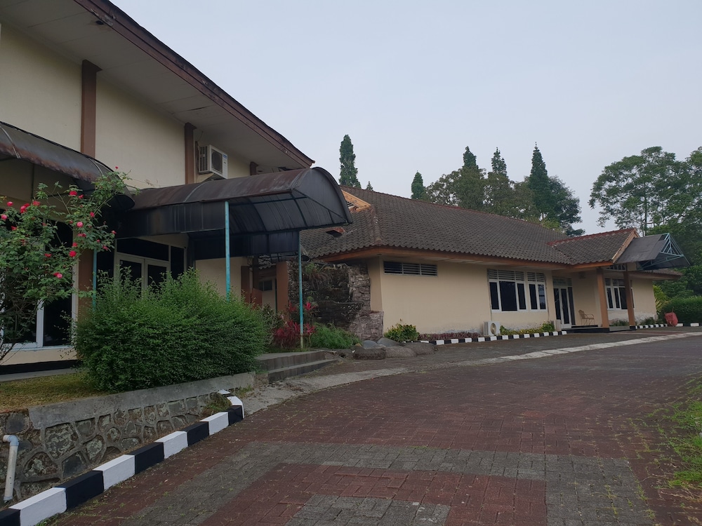 Hotel Cisarua Indah 6/36