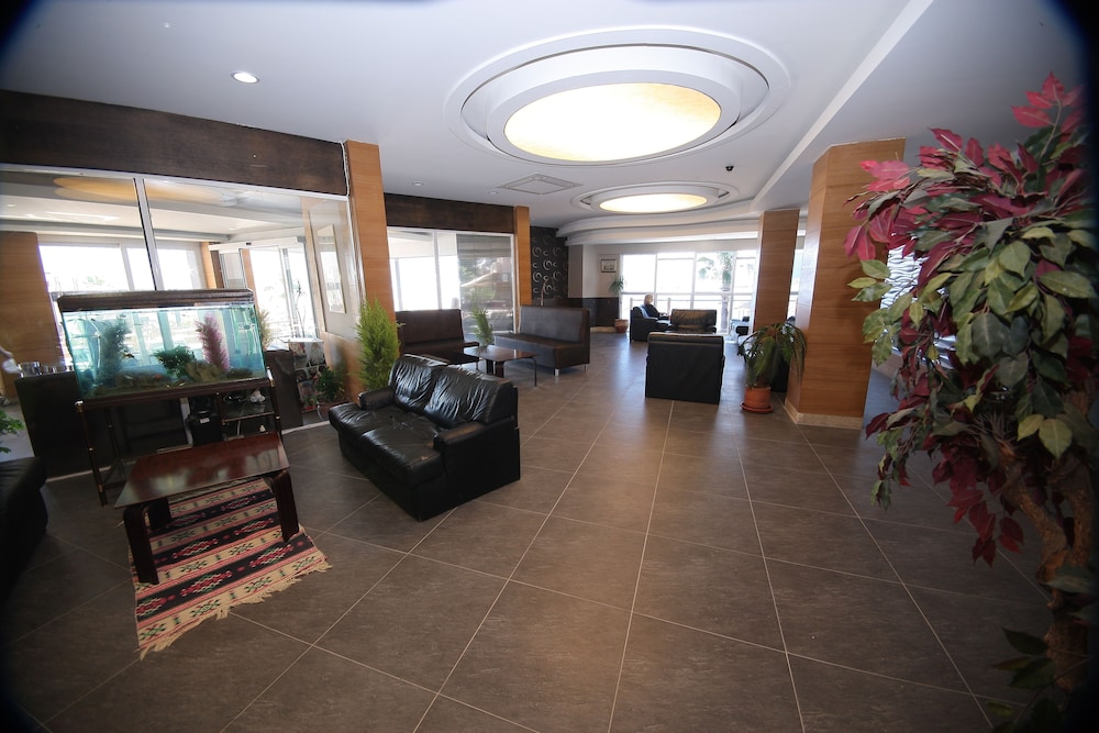 Point Beach Hotel 16/34