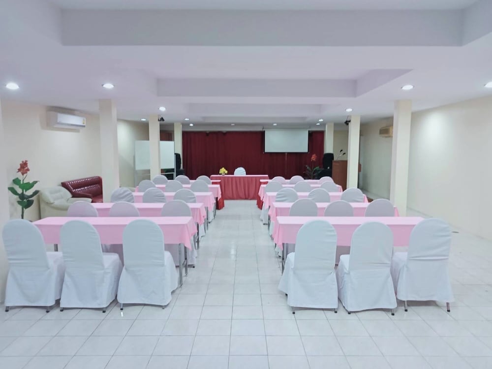 Chumphon Palace Hotel 45/47