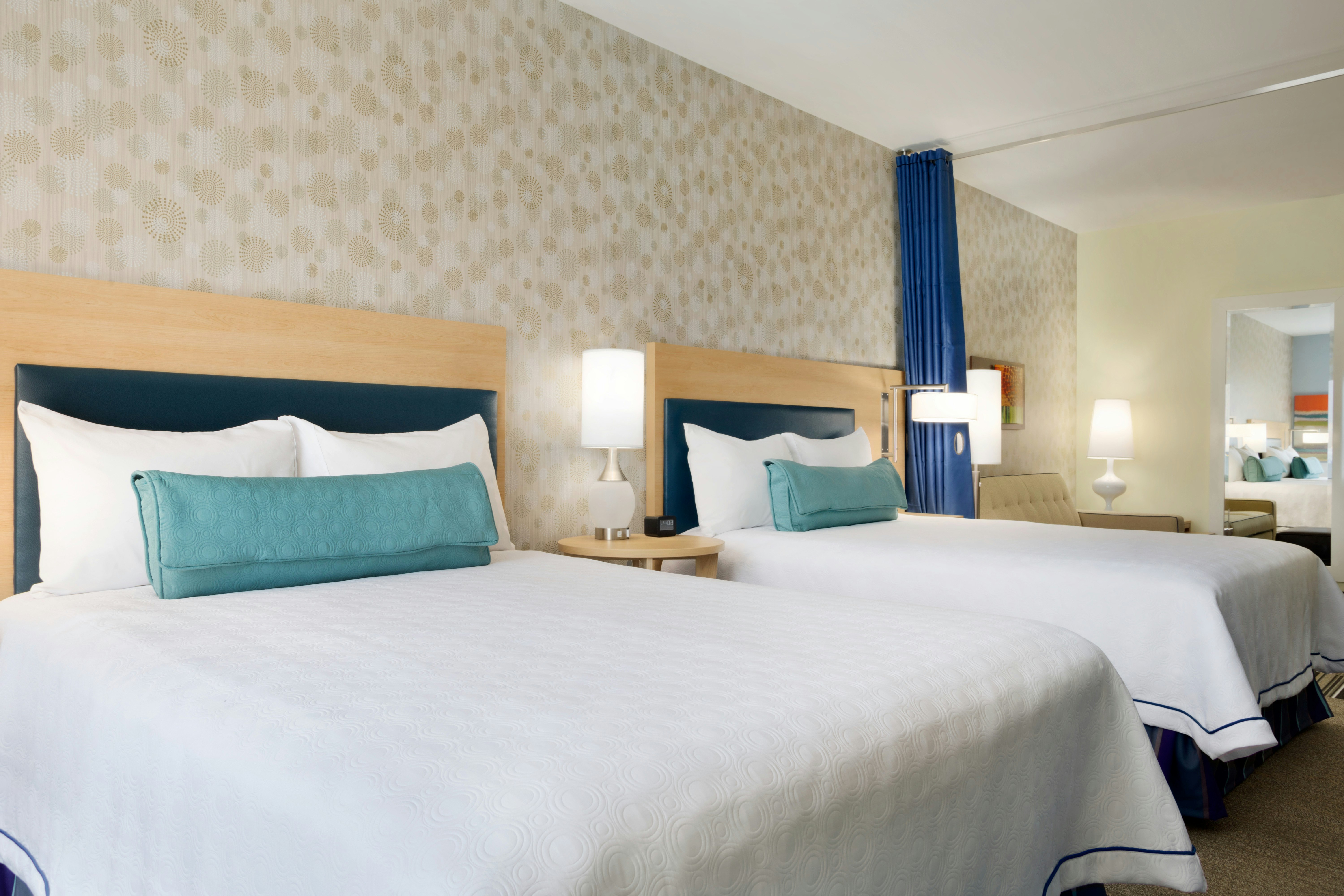 STUDIO, 2 QUEEN BEDS