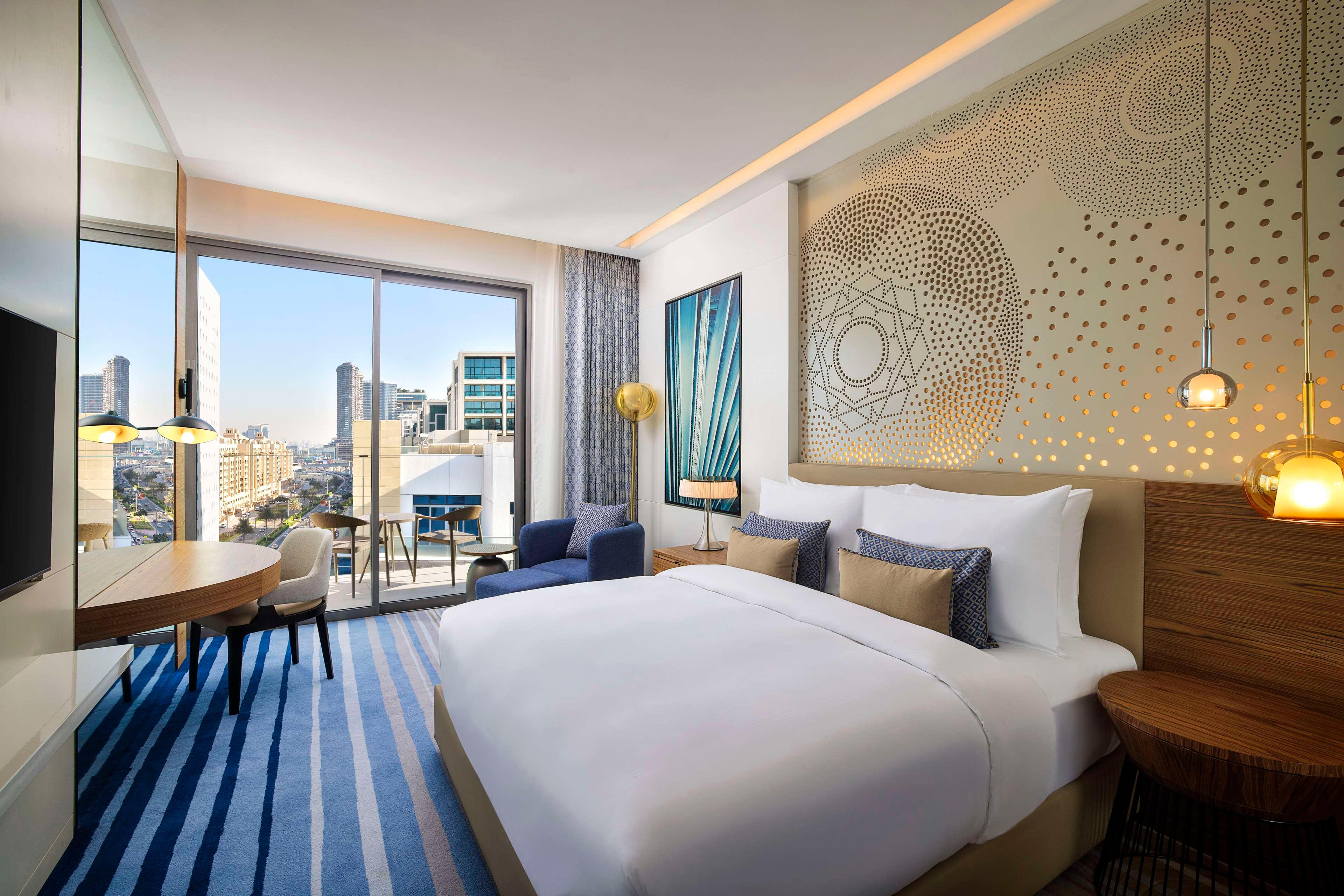 1 BEDROOM, SUITE, KING BED, CITY VIEW, BALCONY