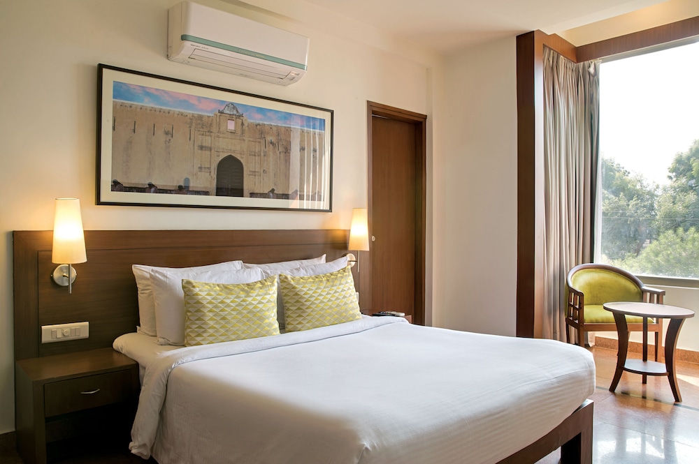 Lemon Tree Hotel Alwar 10/24