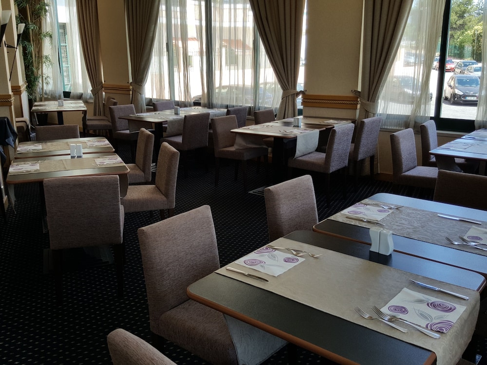 Riviera Hotel Carcavelos 40/50