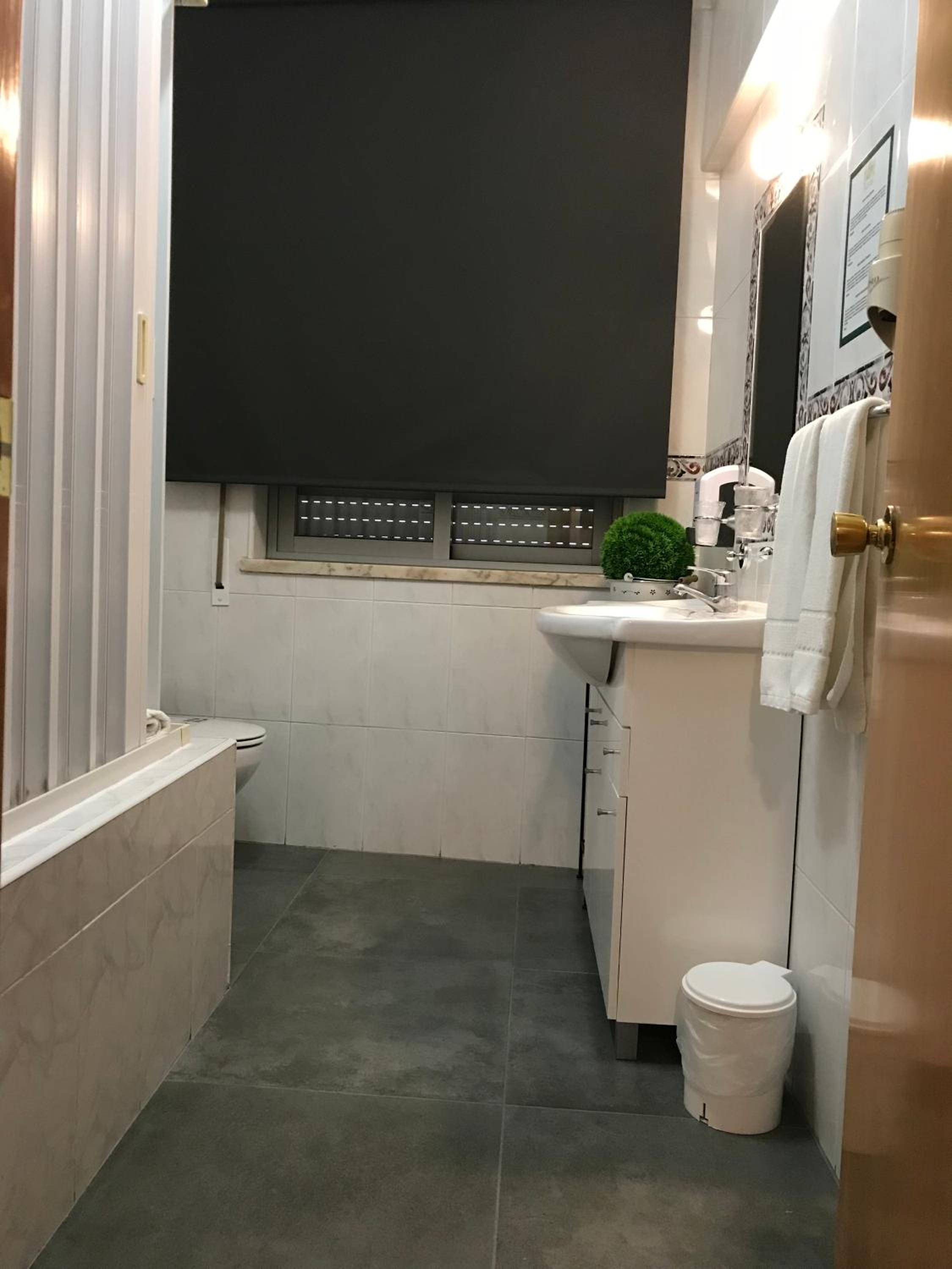 غرفة عائلية بحوض استحمام، Real Caparica Hotel 6/6
