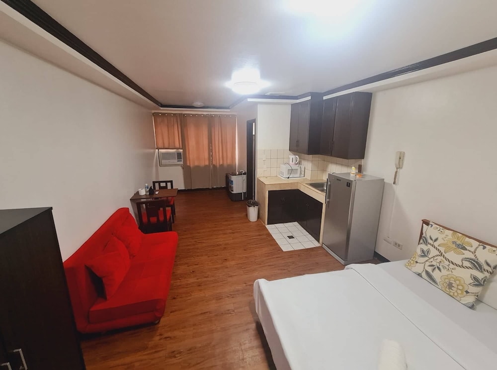 Bryan Condominium Suites 38/66