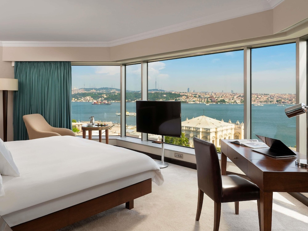 3 BEDROOMS, PRESIDENTIAL, SUITE, EXECUTIVE LOUNGE ACCESS