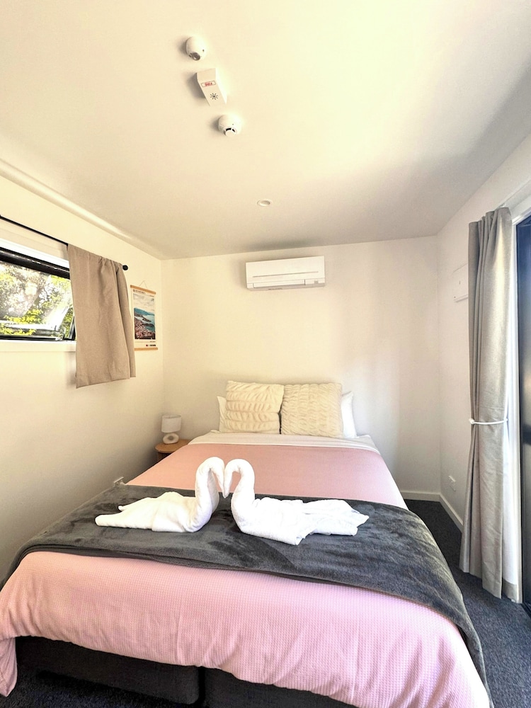The Flaming Kiwi Backpackers 23/74