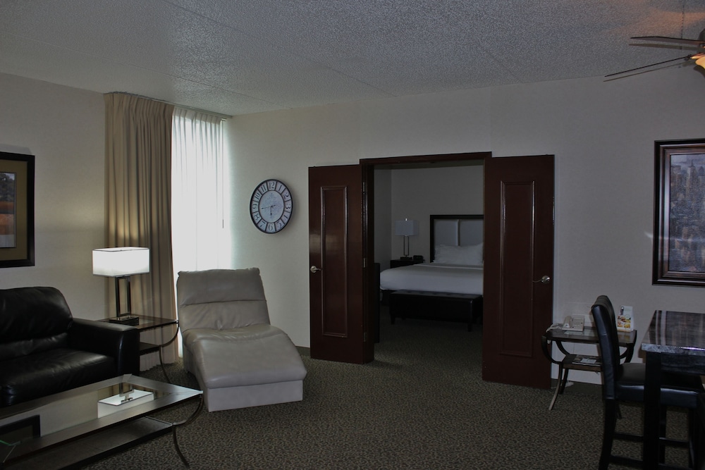 Holiday Inn Des Moines Airport Conf Center 34/79
