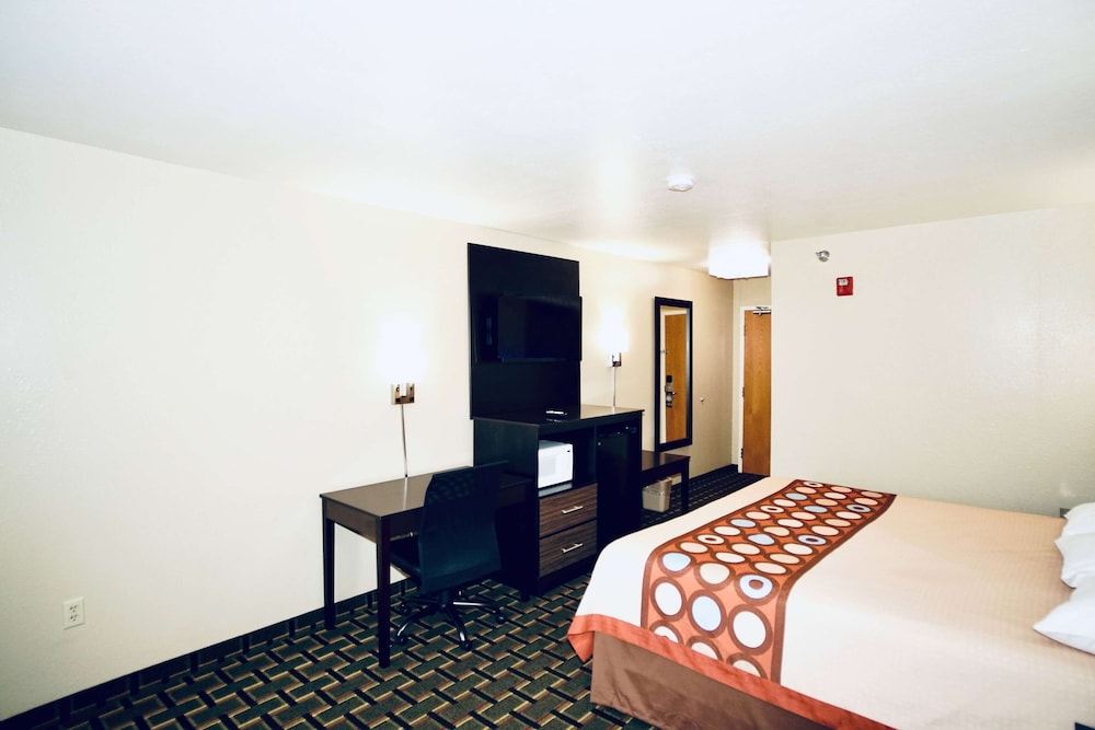 Super 8 By Wyndham Crossville Tn 9/22
