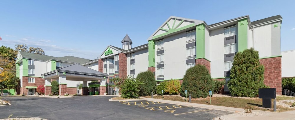 Wyndham Garden Madison Fitchburg 66/69