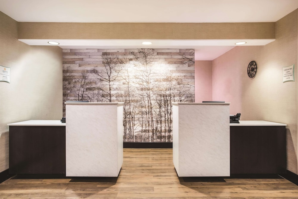 La Quinta Inn & Suites by Wyndham Ely 8/42
