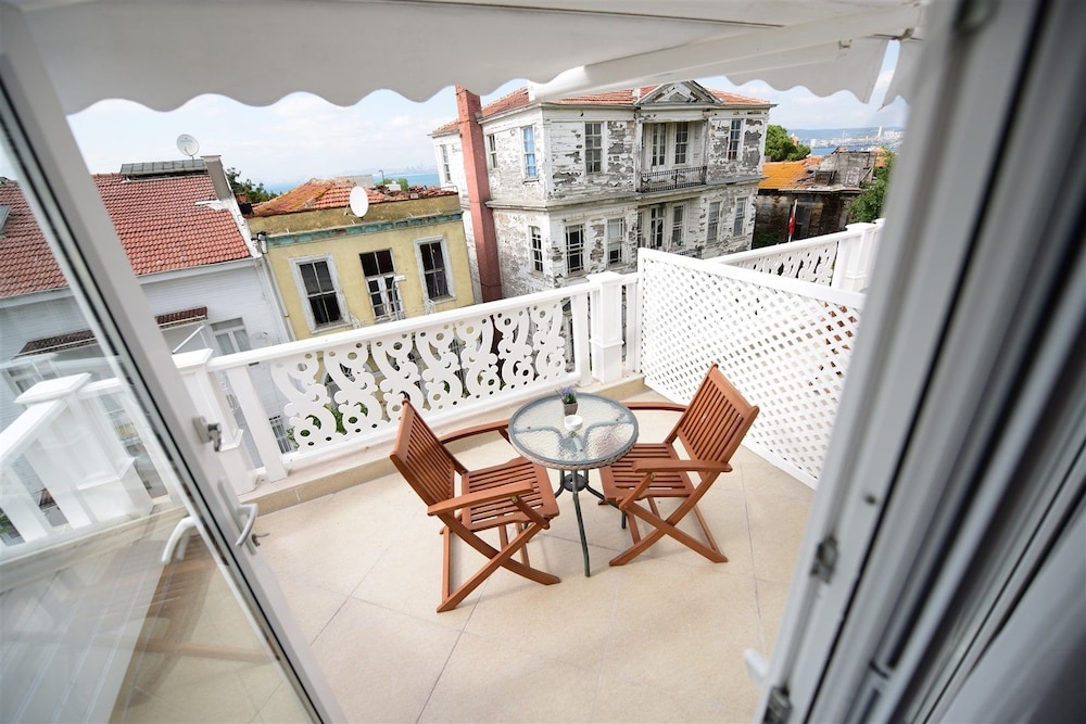 White Palace Otel 35/50