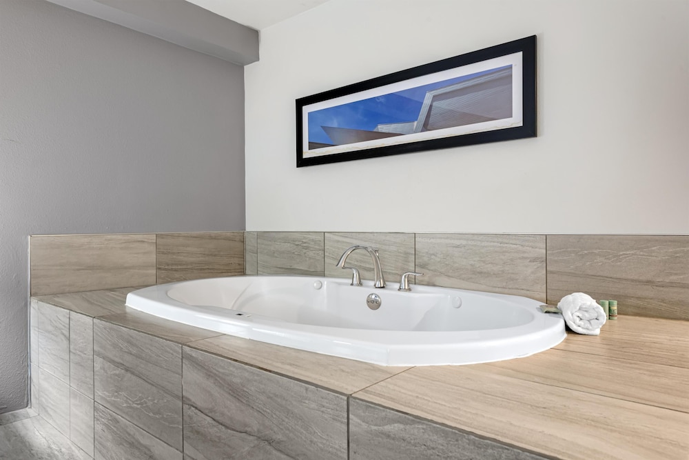 جناح بسرير كينج بشرفة، Best Western Denver East 7/7