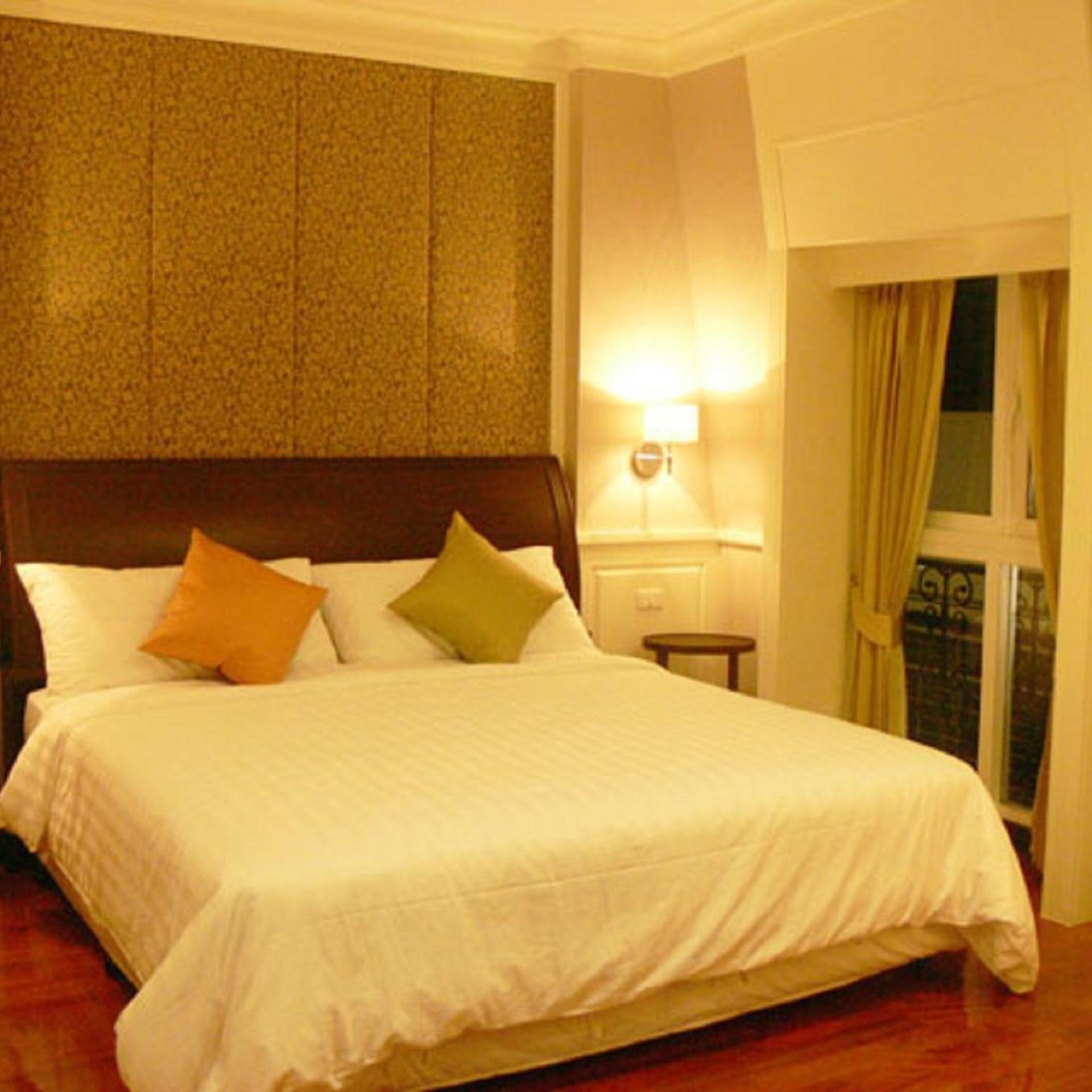 Standard, Double or Twin Bed, Partial River View